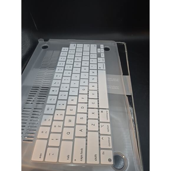 Textured Case Shell For 2022 Air 13" Beige / Plaid Squares - Picture 4 of 8